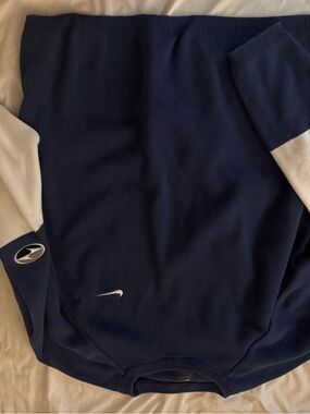 Nike Men's Navy Crewneck Sweater with Cream Sleeve Panels vintage